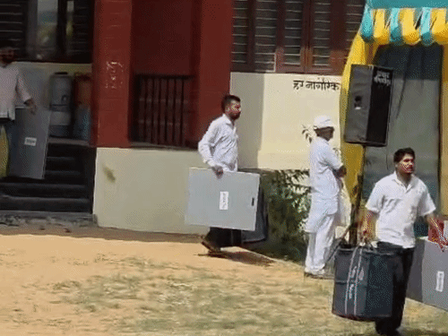 10 निकायों में 1230 प्रत्याशियों की किस्मत तय होगी; वोट डालने से पहले जरूरी बातें जान लें|सीकर,Sikar - Dainik Bhaskar