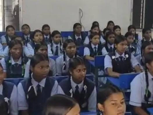 जांच में खराब भोजन, देर रात पूजा-पाठ और अभद्र व्यवहार की शिकायतें भी सही मिलीं - Dainik Bhaskar