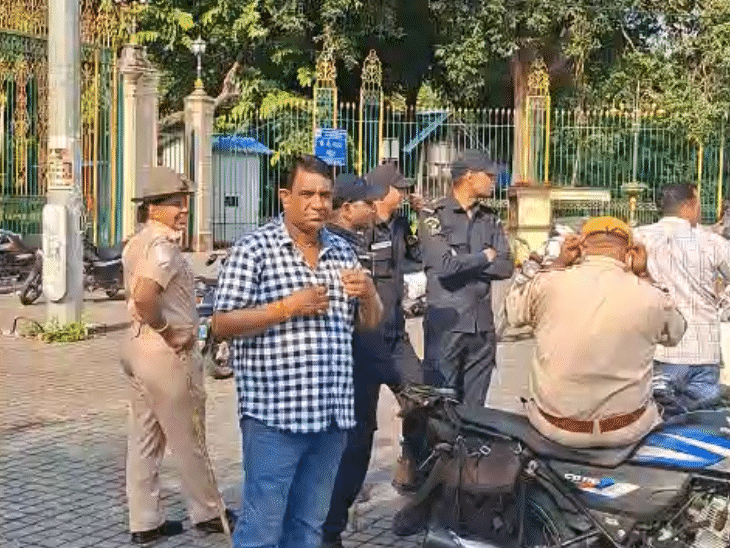 लेपर्ड के रेस्क्यू से पहले पूरे एरिया को सिक्योर किया गया। लोगों से पार्क में न आने की अपील की गई।