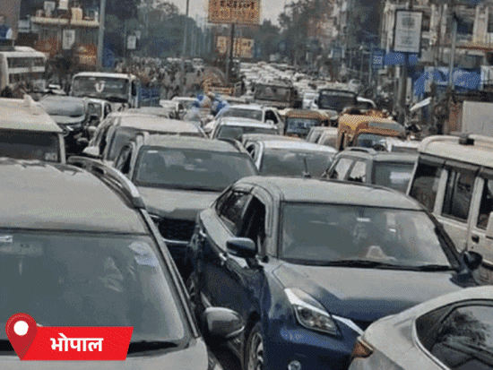 स्टाइपेंड बढ़ाने की मांग को लेकर इंटर्न डॉक्टर मध्य प्रदेश के कई शहरों में प्रदर्शन कर रहे हैं। - Dainik Bhaskar