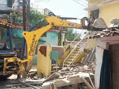 बिलासपुर में 3 नोटिस के बाद नगर निगम की कार्रवाई, दस्तावेज नहीं दिखा सका मालिक|बिलासपुर (छत्तीसगढ़),Bilaspur (Chhattisgarh) - Dainik Bhaskar