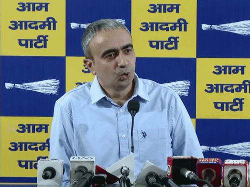 AAP के राष्ट्रीय प्रवक्ता अनुराग ढांडा ने सभी आरोपियों पर कार्रवाई होगी।