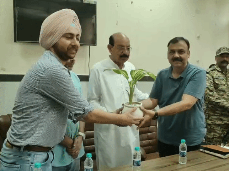 कैबिनेट मंत्री मोहिंदर भगत ने अस्पताल की व्यवस्थाओं का जायजा लिया।
