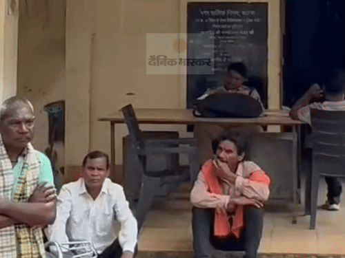 रजगामार के ओमपुर कॉलोनी में क्वार्टर के पास कमरे में फंदे पर मिला श