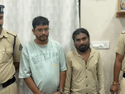 सराफा दुकान में चोारी के मामलें में पुलिस ने इन आरोपियों को पकड़ा है।