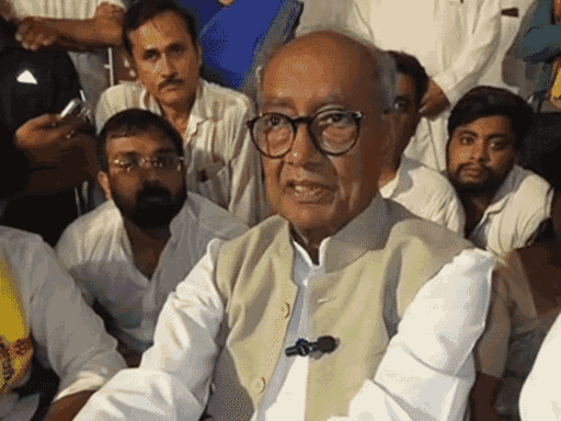 Former CM Digvijay Singh had reached Rewa on Monday to participate in the protest.