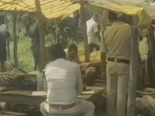 बातचीत के बाद हुआ था तीनों के बी विवाद।
