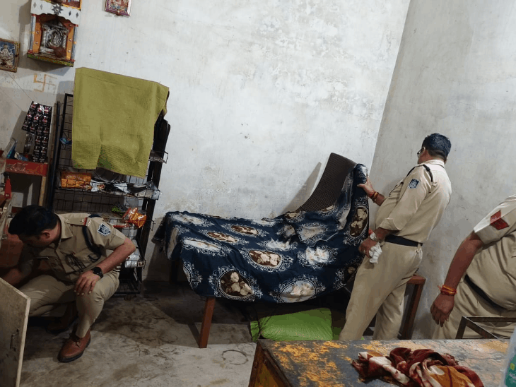 पुलिस द्वारा सर्चिंग अभियान चलाकर आरोपियों के घरों पर पहुंची।