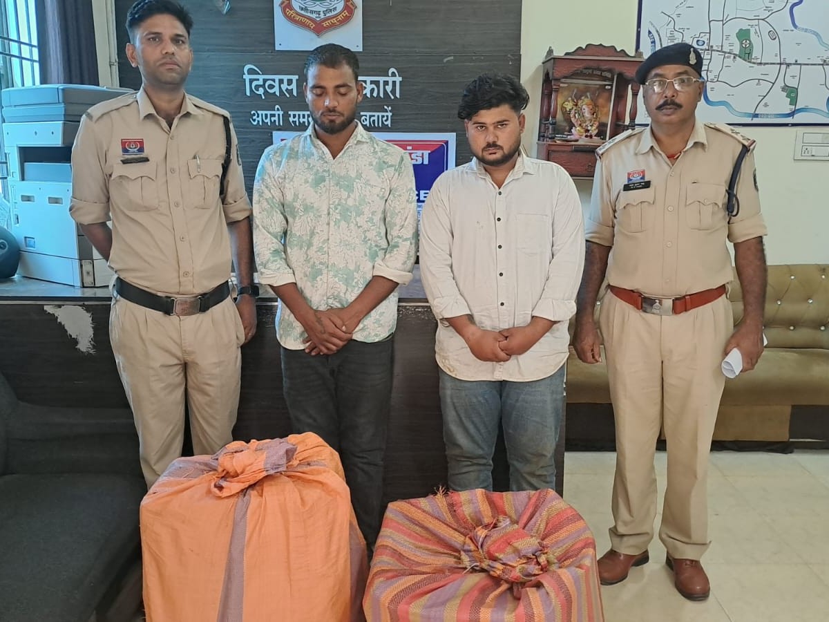 तस्करी में इस्तेमाल कार और 3 मोबाइल भी कब्जे में - Dainik Bhaskar
