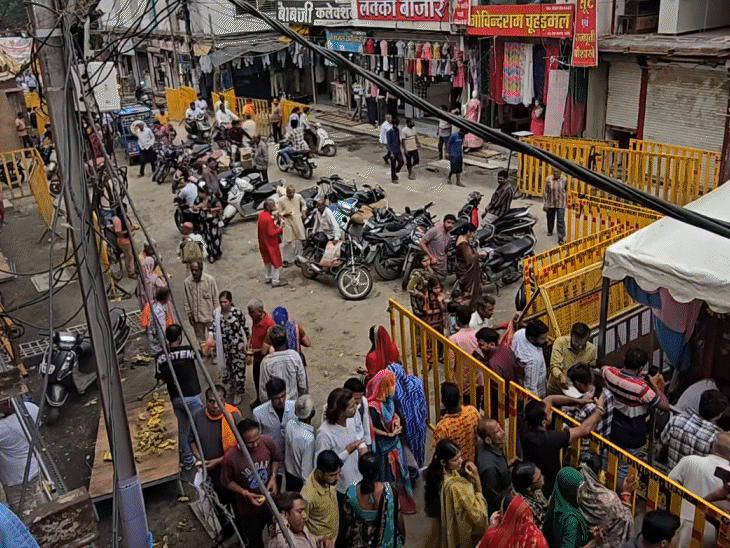 खड़े हनुमान मंदिर में मुस्लिम परिवार भी मन्नत लेकर आते हैं।