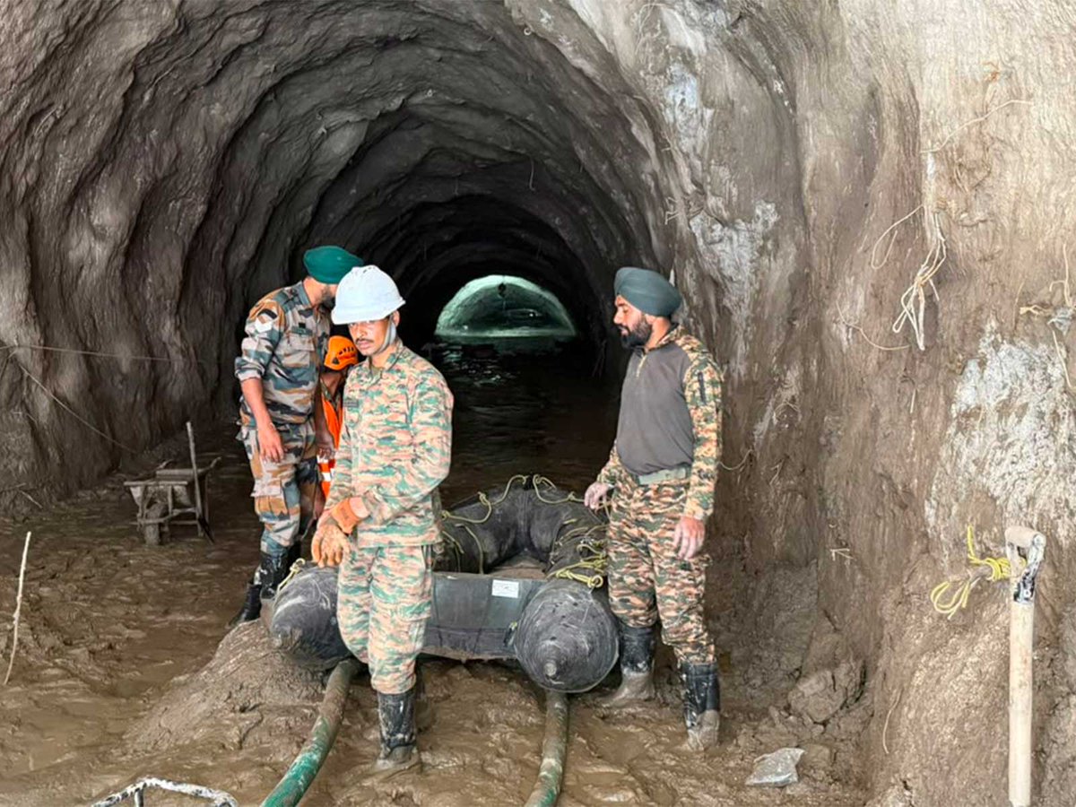 चिलिमे टनल में नेपाल की टीम के साथ भारत की रेस्क्यू टीम भी ऑपरेशन में लगी है।