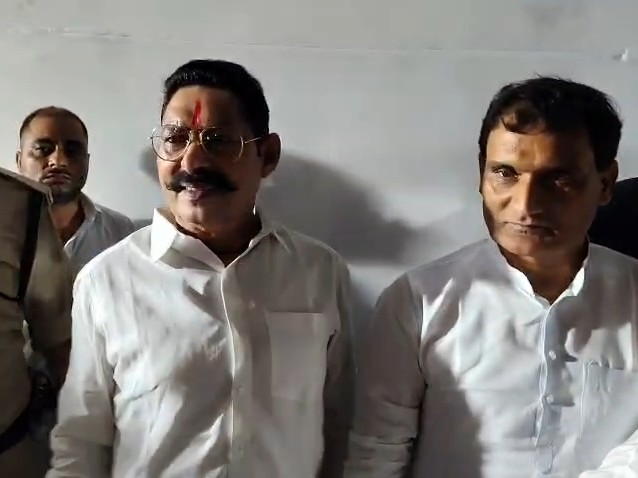 अनंत सिंह के साथ एमएलसी प्रत्याशी अनुज सिंह लगातार कर रहे जनसंपर्क।