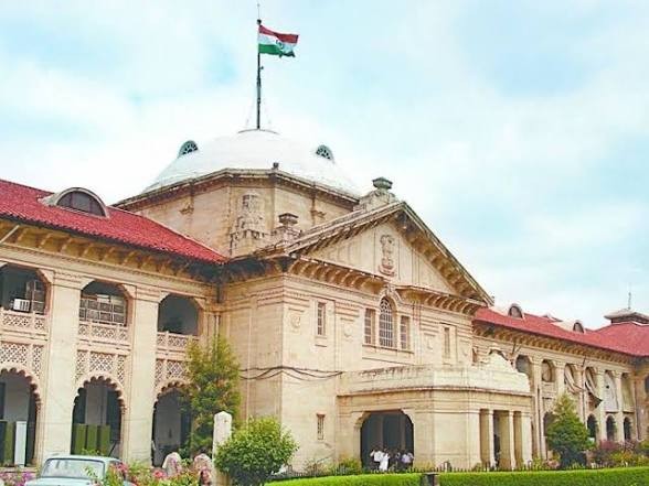 मस्जिद कमेटी ने प्रशासन की कार्रवाई को चुनौती देते हुए हाईकोर्ट में याचिका दाखिल की है।