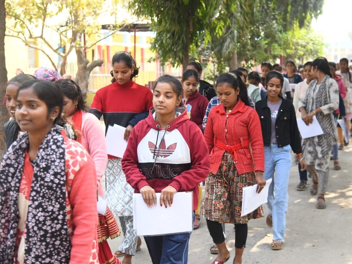 परीक्षा देने जाती छात्राएं (फ़ाइल फोटो)