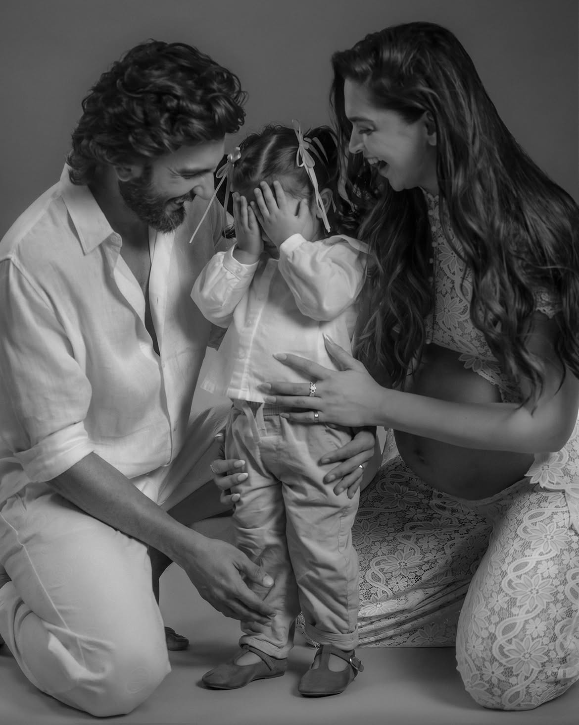 In the pictures, Dua is seen in a fun mood with her parents.