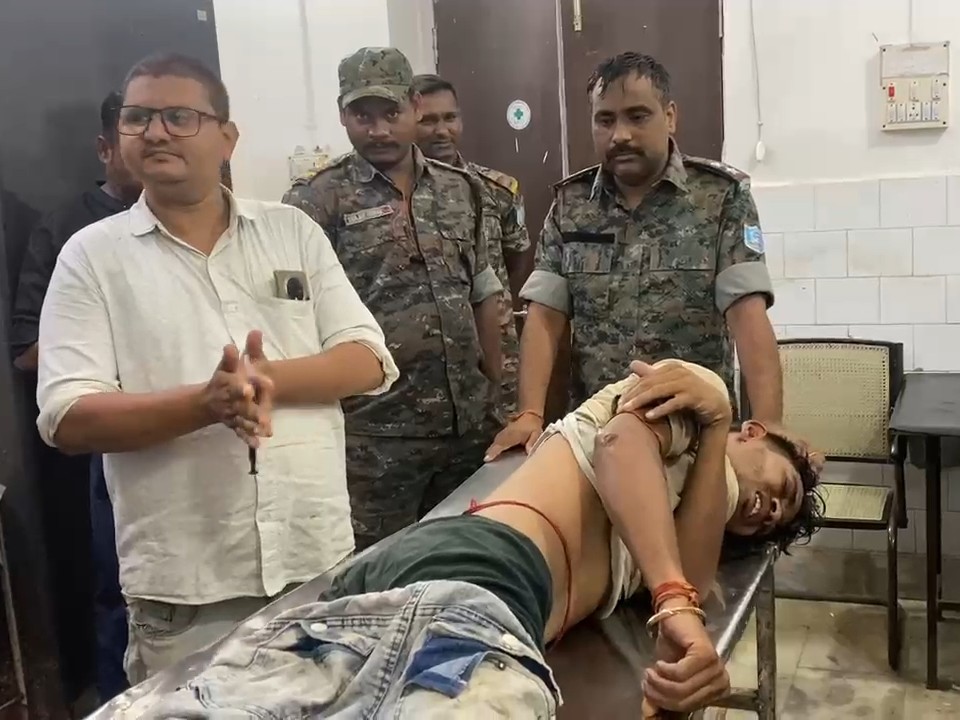 वीडियो सामने आने के बाद यह स्पष्ट नहीं हो सका है कि युवक को किस मामले में थाना लाया गया था। उसके साथ मारपीट किन परिस्थितियों में हुई।