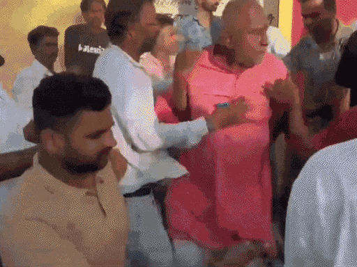 बीकानेर में वार्ड 45 में रबर फैक्ट्री के पास स्थित बूथ संख्या 95 पर भाजपा विधायक जेठानंद व्यास और बूथ अधिकारी के बीच बहस हो गई।
