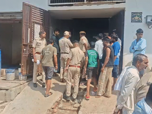 हादसे की सूचना पर मौके पर पहुंची पुलिस ने जांच पड़ताल की।