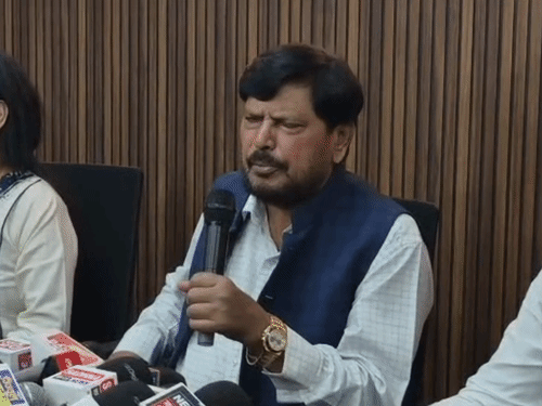 राहुल गांधी अच्छा काम कर रहे, लेकिन उन्हें झूठ नहीं बोलना चाहिए- आठवले।