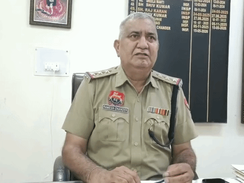 सिविल लाइन थाना एसएचओ रमेश चंद्र ने बताया कि पुलिस जांच कर रही है।