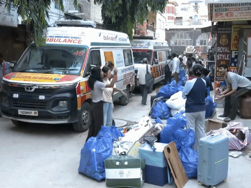 इलाके में कई गर्ल्स PG हैं। इनमें रह रहीं स्टूडेंट्स PG खाली करके जा रही हैं।