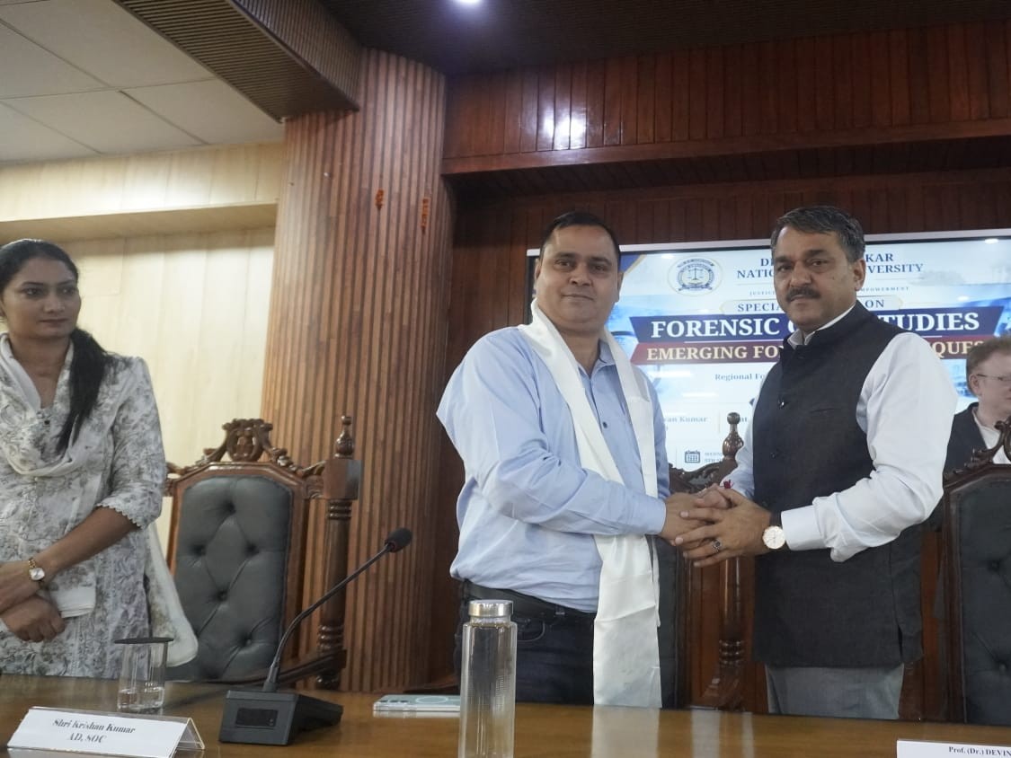 लॉ यूनिवर्सिटी में छात्रों को फोरेंसिक तकनीकें बताई; वैज्ञानिक सबूतों का महत्व बताया|गोहाना,Gohana - Dainik Bhaskar
