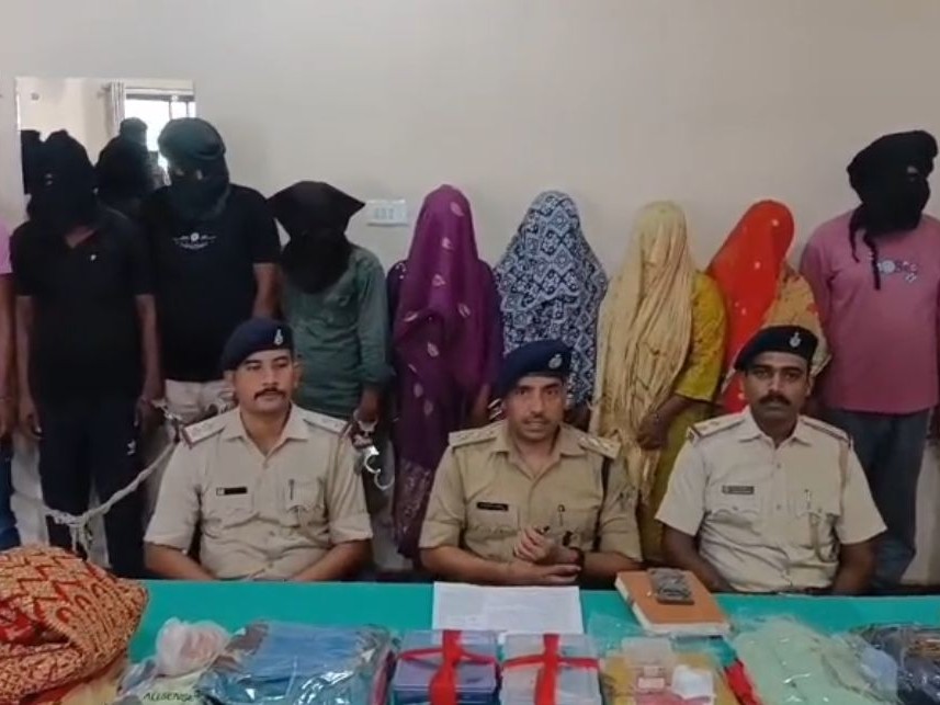 पुलिस ने 10 आरोपियों को गिरफ्तार कर गिरोह का पर्दाफाश किया|धनबाद,Dhanbad - Dainik Bhaskar