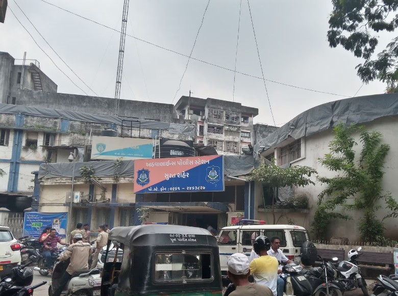 अठवा लाइंस पुलिस स्टेशन में 8 जून, 2024 को बच्ची की मौत का मामला दर्ज हुआ था।