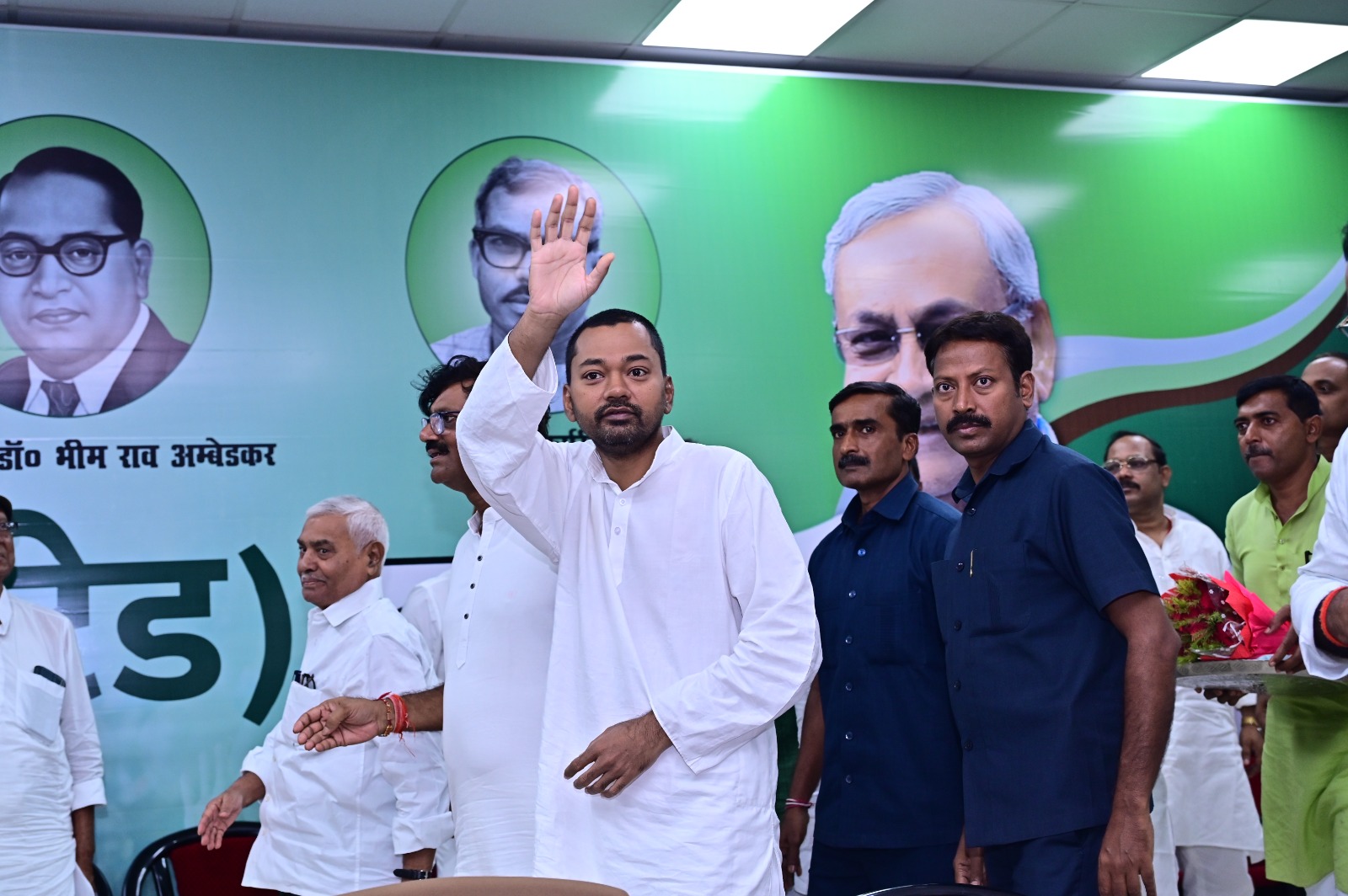 पूर्व मुख्यमंत्री नीतीश कुमार के बेटे निशांत कुमार के पीछे पूरी JDU खड़ी है। पार्टी निशांत को लेकर धीरे-धीरे ब्रॉंडिंग कर रही है।