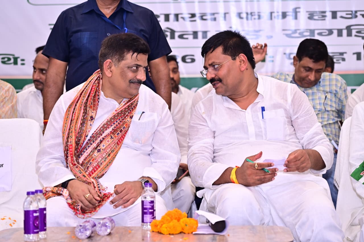 JDU के राष्ट्रीय कार्यकारी अध्यक्ष संजय झा इन दिनों अलग-अलग जिलों में नीतीश संवाद कार्यक्रम कर रहे हैं। जिसमें वह बांग्लादेश गंगा जल संधि को लेकर लोगों को जागरूक कर रहे।