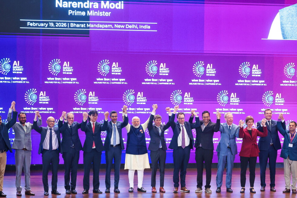भारत भी AI के क्षेत्र में मौके तलाश रहा है। मई 2026 में भारत में चौथा AI ग्लोबल समिट हुआ था, इसमें OpenAI, एंथ्रोपिक, गूगल जैसी कई कंपनियों के CEO और अधिकारी आए थे।