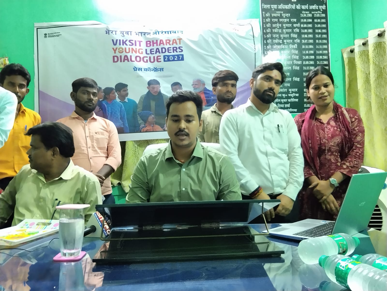 प्रेस वार्ता के दौरान जानकारी देते जिला युवा अधिकारी