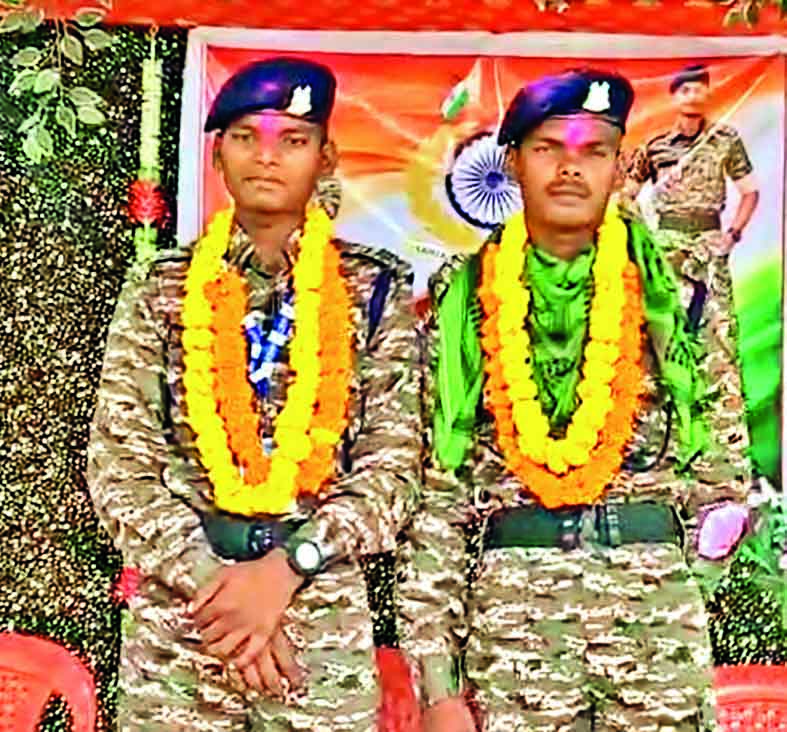 Two brothers, who used to lift bricks and cement, became CRPF jawans  together.