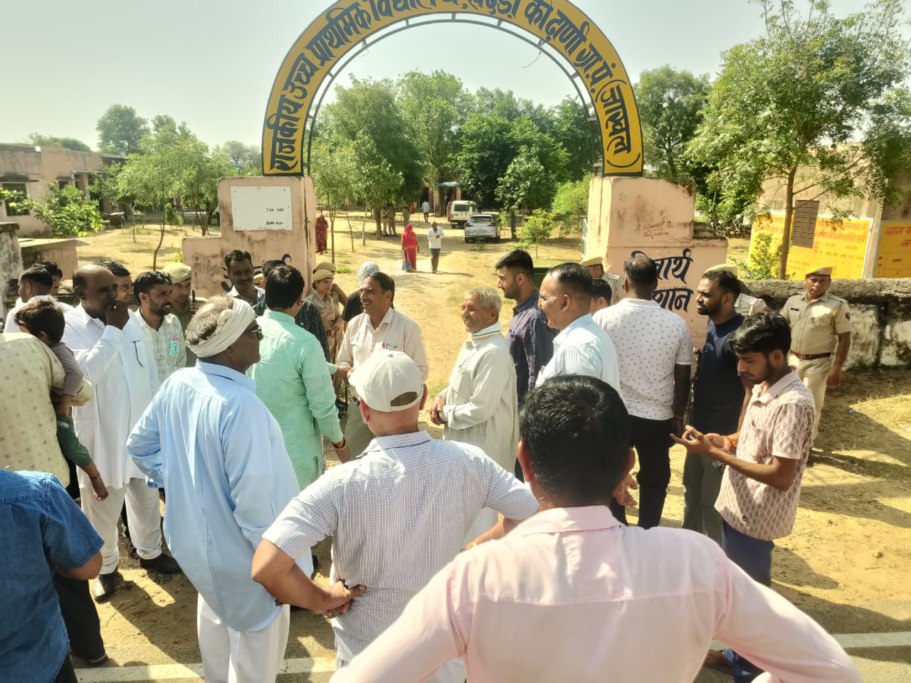 विधायक विक्रम सिंह जाखल ने केंद्रों का निरीक्षण किया।