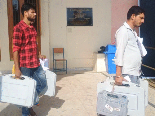जयपुर में 700 से ज्यादा प्रत्याशी चुनावी मैदान में है, जिनकी भाग्य का फैसला 14 सितंबर को होगा।