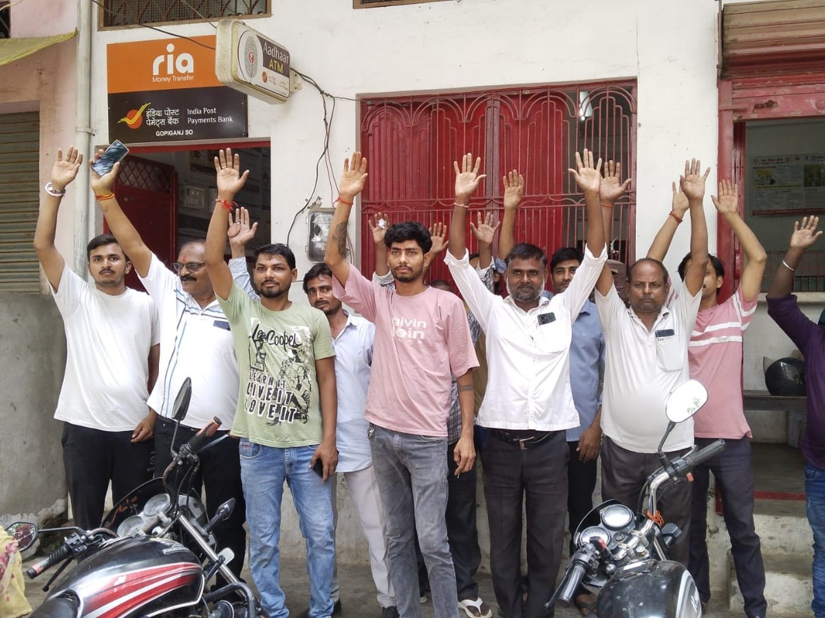 Gopiganj Post Office Server Down | Customers Protest Banking Crisis