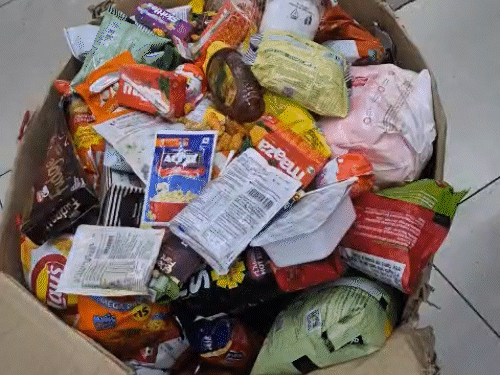 100 किलो नॉट फॉर सेल’ टैग वाली खाद्य सामग्री नष्ट करवाई।