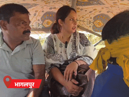 सड़क पर पानी था, गहराई का पता नहीं चला; ट्रैक्टर से प्रभावितों तक पहुंचीं महिला CO|पटना,Patna - Dainik Bhaskar