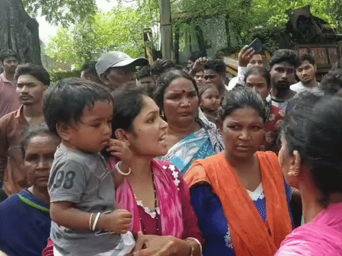 परिजनों ने युवक के साथ मारपीट का आरोप लगाया है।