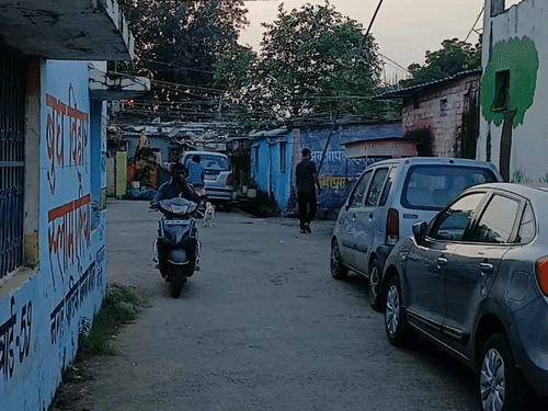 अन्ना नगर से सटा हुआ रास्ता है जो सीधे मठ के अंदर जाता है।