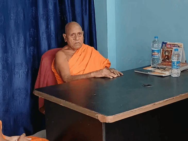 बौद्ध मठ के भंते कश्यप आनंद।