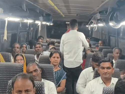 चित्तौड़गढ़ के बेगूं में प्रत्याशियों को बस में बैठाकर गिनती की गई। बाड़मेर में कांग्रेस प्रत्याशी के किडनैप की कोशिश हो गई। पुलिस थाने ले जाने लगी तो लोगों ने धक्का-मुक्की कर दी।