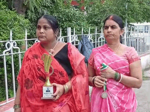 गया में परिजनों ने IG से कहा- पोस्टमार्टम रिपोर्ट और मोबाइल की दोबारा जांच हो, दो युवकों की गई थी जान|गयाजी,Gayaji - Dainik Bhaskar