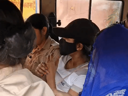 पुलिस हिरासत में मरीना ने कहा- मेरे ऊपर फेक FIR हुई है। मैं सबूतों के साथ साबित करूंगी।