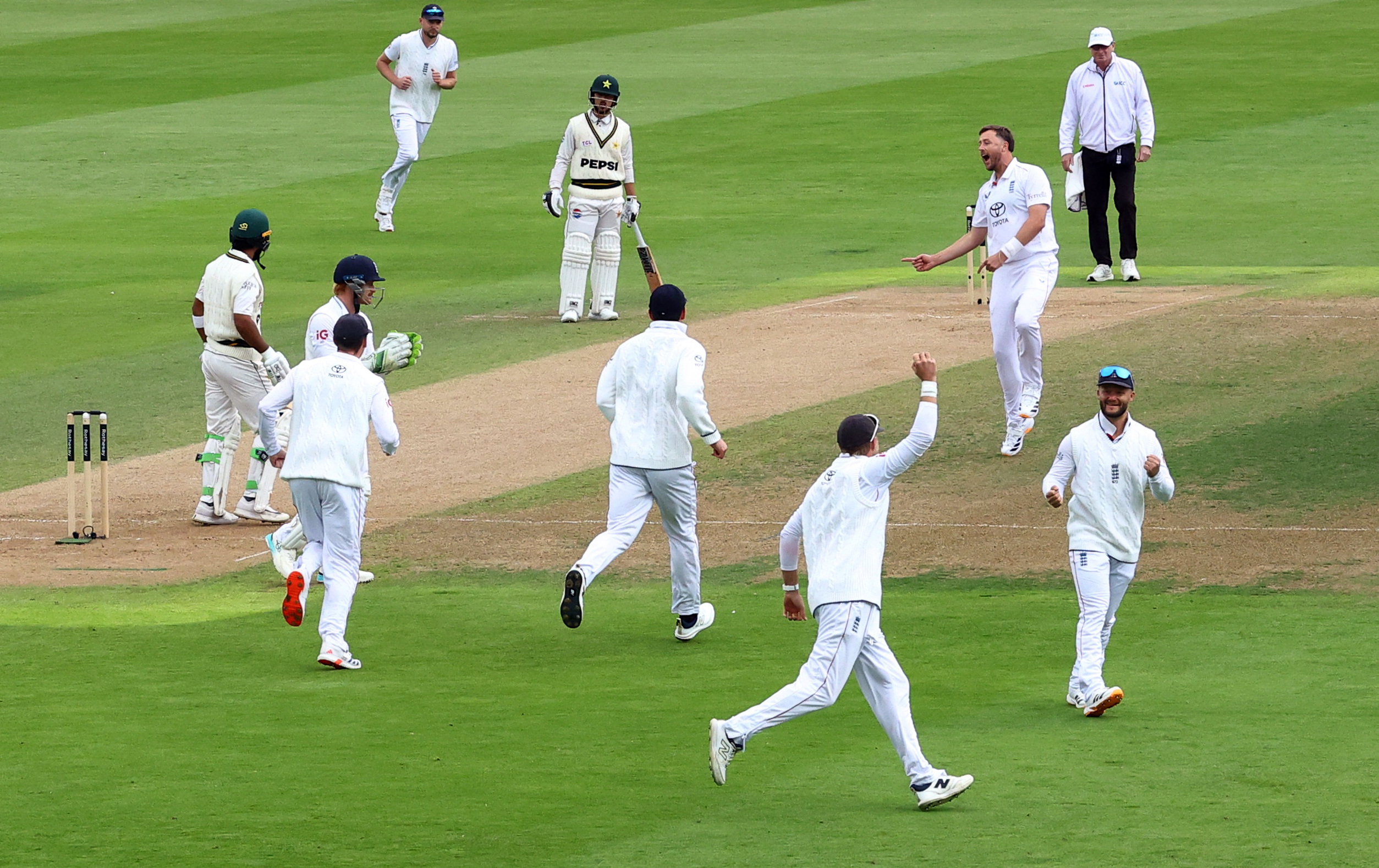Ollie Robinson took 2 wickets in the very first over.