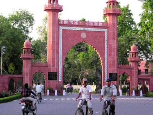 BBA छात्र को विकारुल मुल्क हॉल के कमरे में बुलाया गया था।