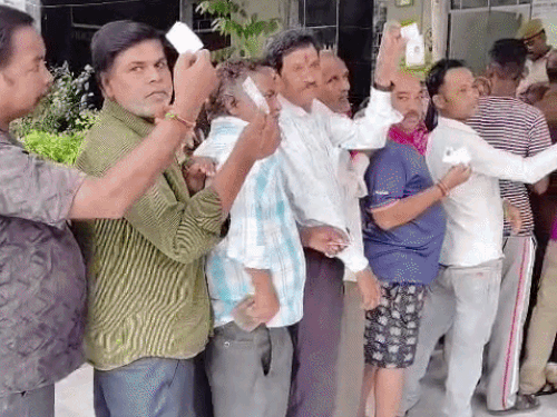 कोटा के वार्ड-52 में भाग संख्या -3 पर सुबह ही वोटर्स की लंबी लाइन नजर आई।