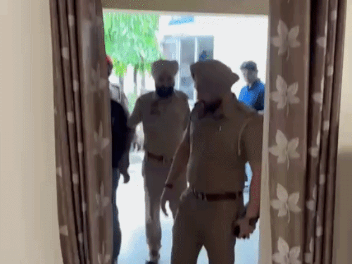 पुलिस ने आरोपी को किया गिरफ्तार। - Dainik Bhaskar