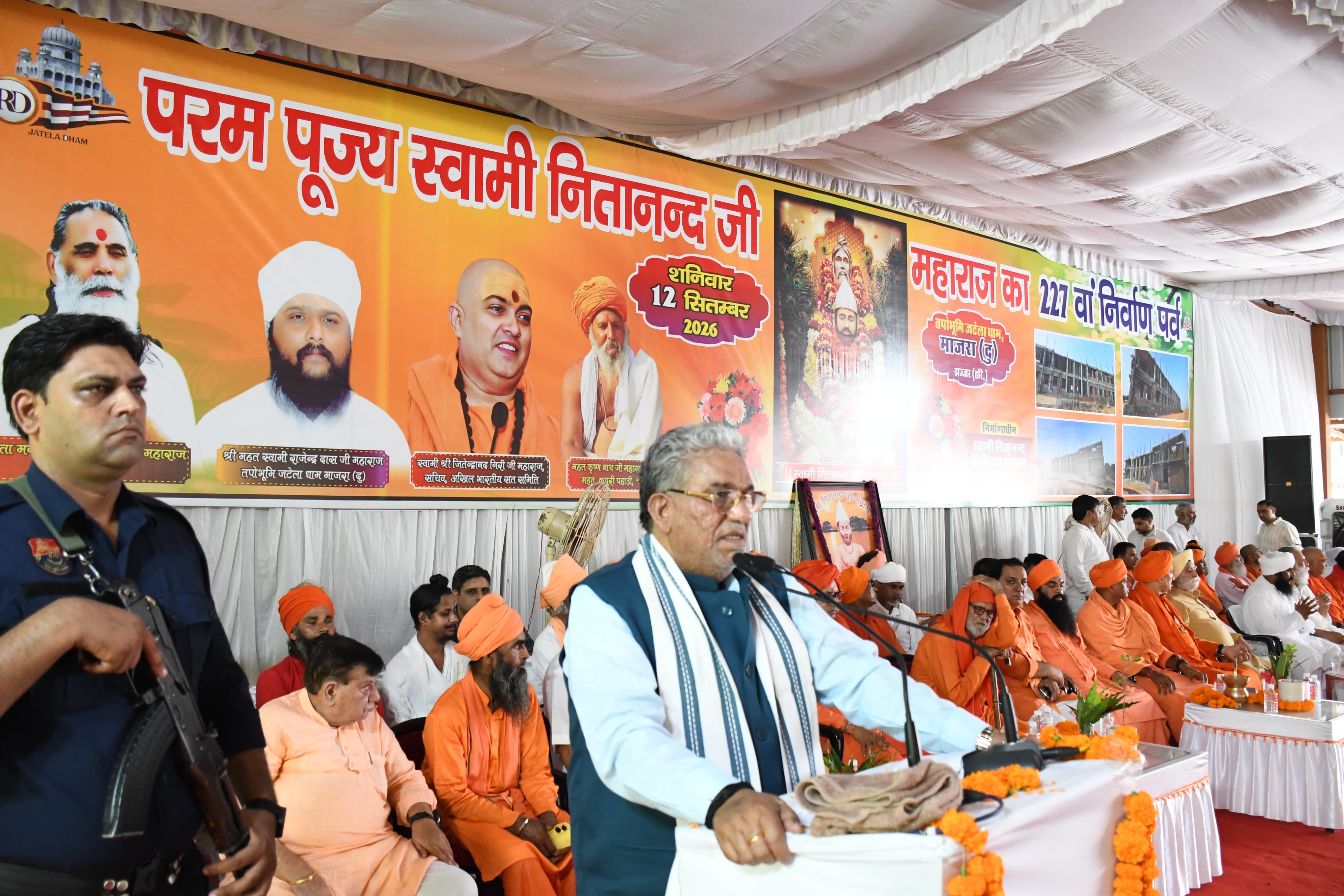 निर्वाण दिवस पर श्रद्धालुओं को संबोधित करते विकास एवं पंचायत मंत्री कृष्ण लाल पंवार।