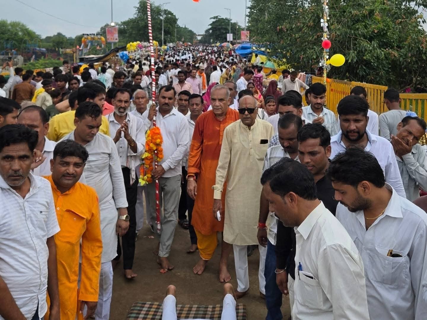 अपने परिवार के साथ पूर्व मंत्री रामनिवास रावत।